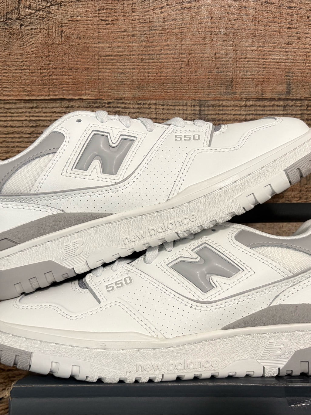 New Balance Men's White And Light Gray 550 Sneakers